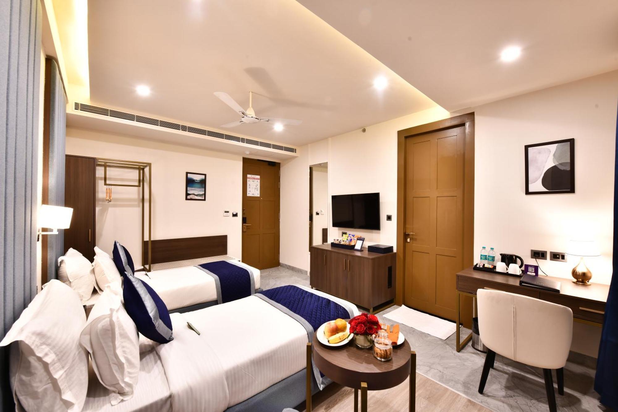 Click Collection Grand Gateway Varanasi Eksteriør billede