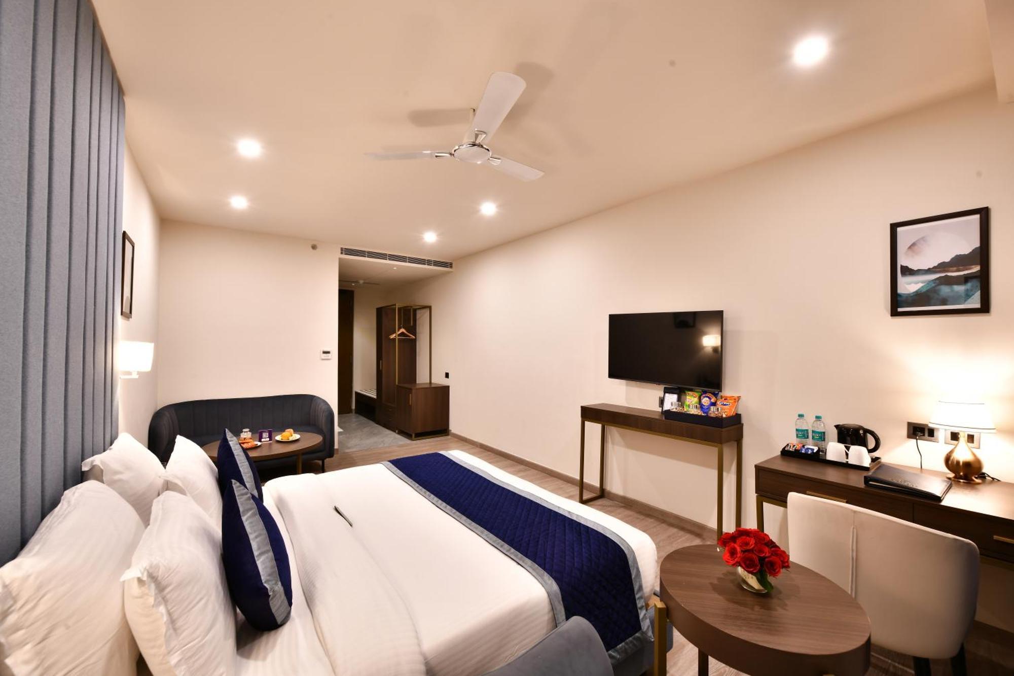 Click Collection Grand Gateway Varanasi Eksteriør billede