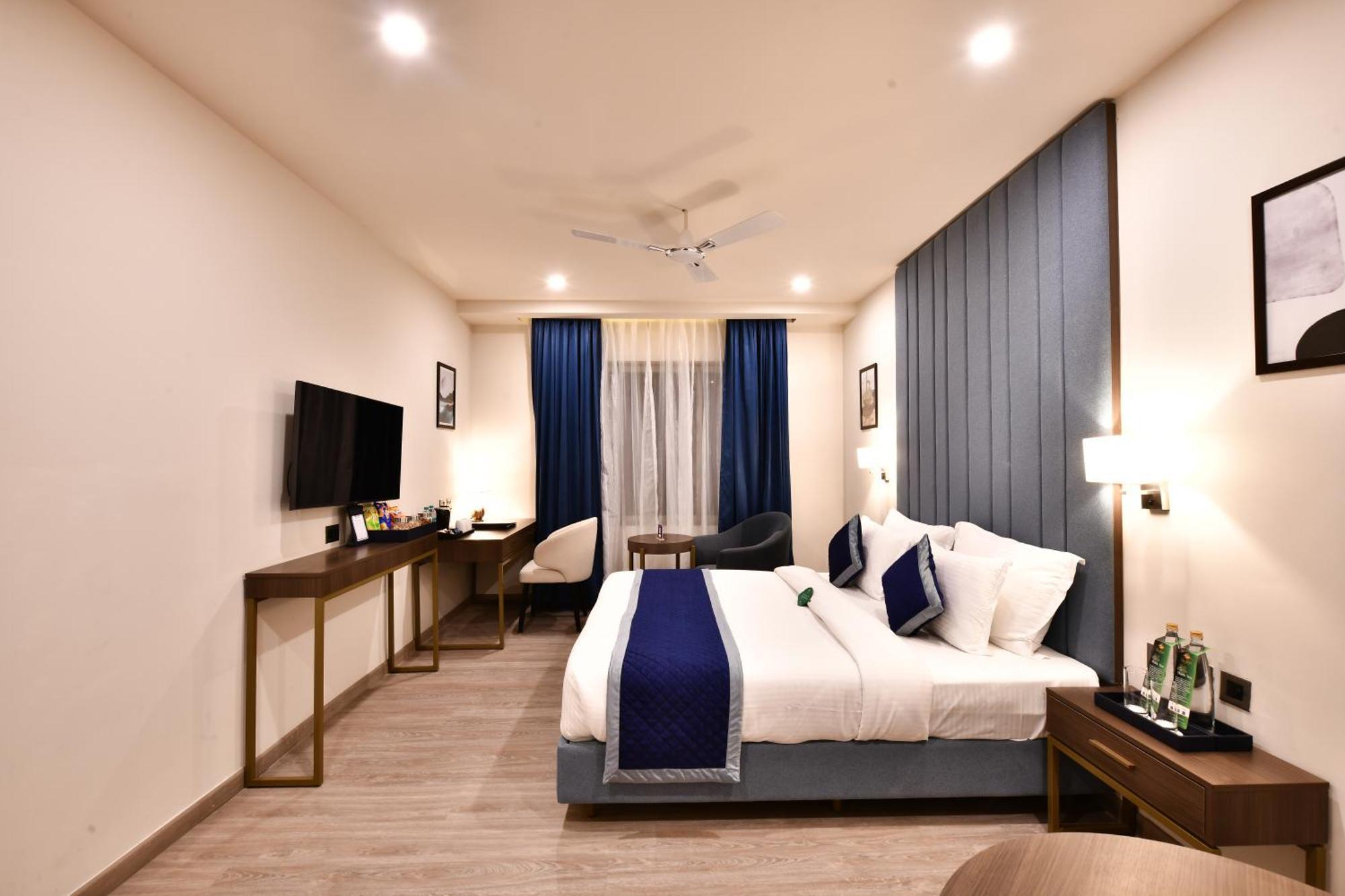 Click Collection Grand Gateway Varanasi Eksteriør billede